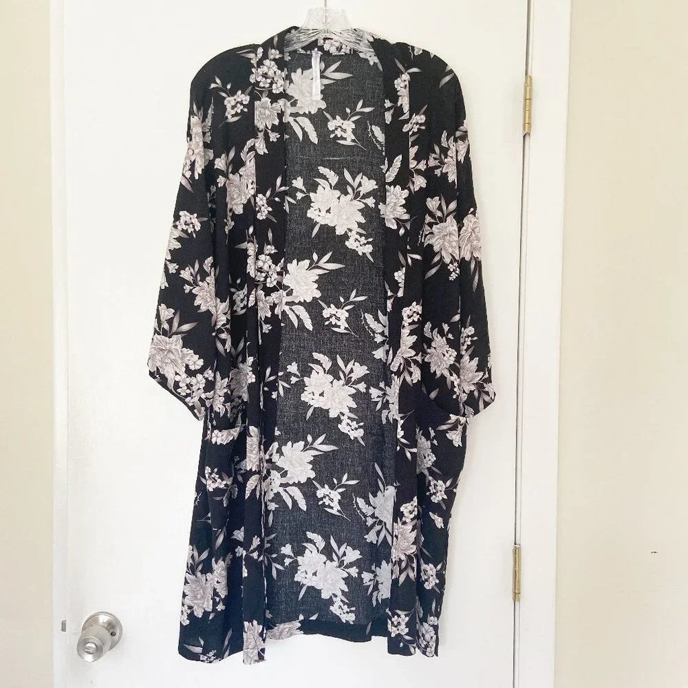 Spiritual Gangster Black Floral Maya Kimono - Picture 3 of 10